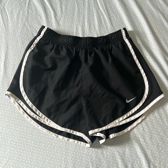 Nike Women’s Tempo Dri-Fit Black Shorts - Picture 1 of 4
